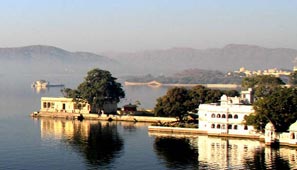 Top forts and palaces tour packages for explorers