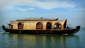Top house boat tour packages for scenic water rides