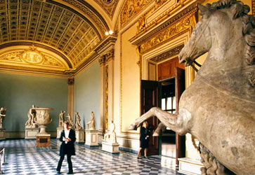 Top museums tour packages for cultural exploration